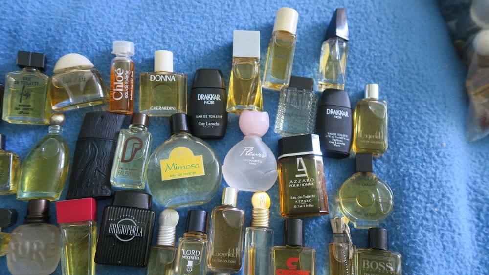 Lot de 50 miniatures de parfum sans boite 