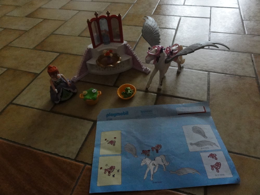 Playmobil 5144 Cheval ail&eacute; avec princesse et sa coiffeuse Jeux / jouets