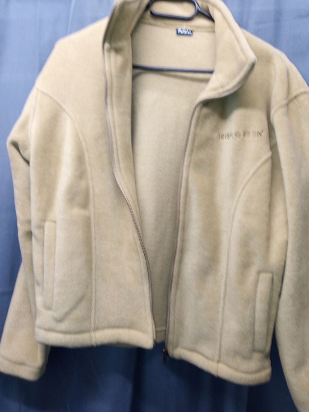 blouson polaire beige,pas port&eacute; 14ans Vêtements