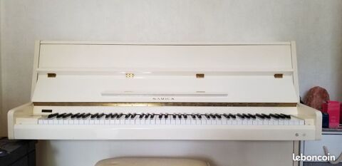 Piano blanc ivoire laqu (sous garantie jusqu'en 2027) 1300 Verrires-le-Buisson (91)