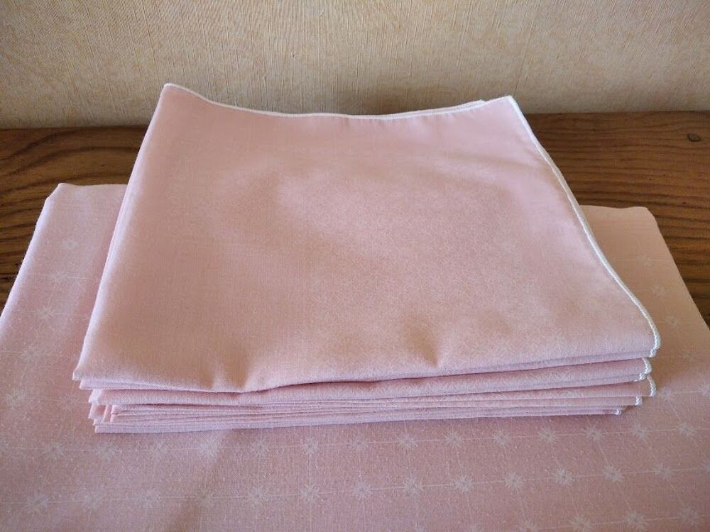 Nappe rose + 12 serviettes assorties Décoration
