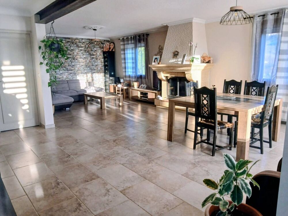 Vente Maison Maison 193 m², Appartement, Jardin 1400 m², Panneaux solaire Saint-privat-des-vieux