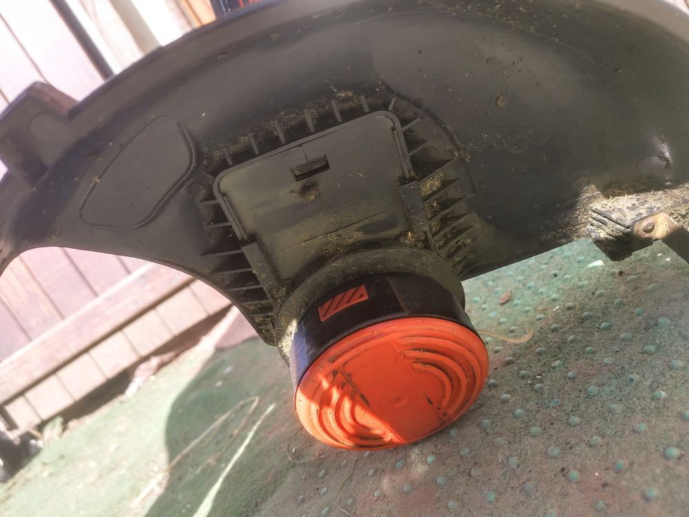 Coupe bordure black et decker &agrave; batterie Jardin
