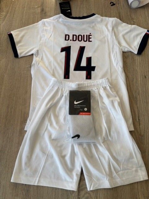 Ensemble blanc PSG 2027 Courrières (62)