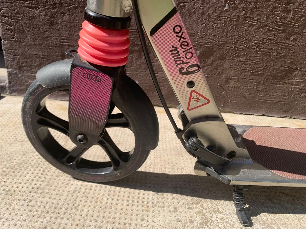 Trottinette Oxelo MID9 rose pliable avec b&eacute;quille + casque - Sports
