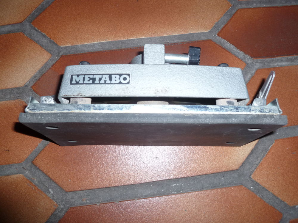 accesoir ponceuse METABO outil presque neuf Bricolage