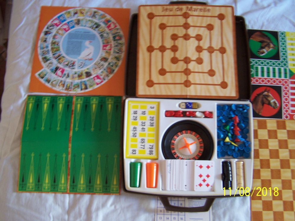 MALETTE DE JEUX DIVERS CLASSIQUES Jeux / jouets
