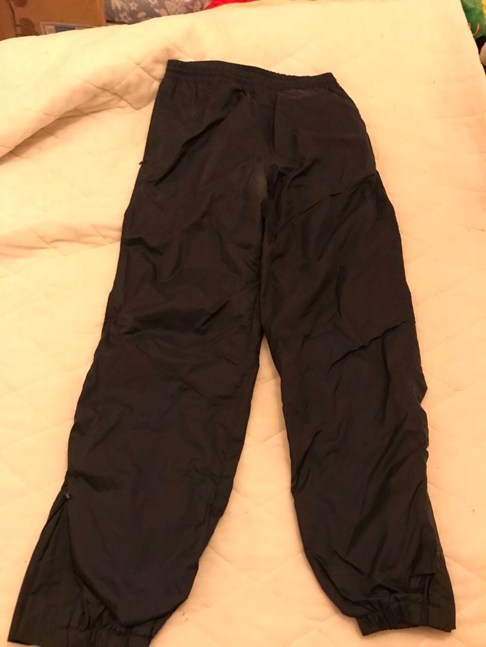 pant sport lisse et d&eacute;perlant taille 16 ANS Vêtements enfants