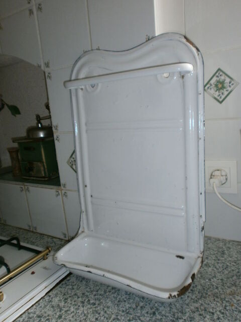 Ancien porte-louches émaillé 20 Legé (44)