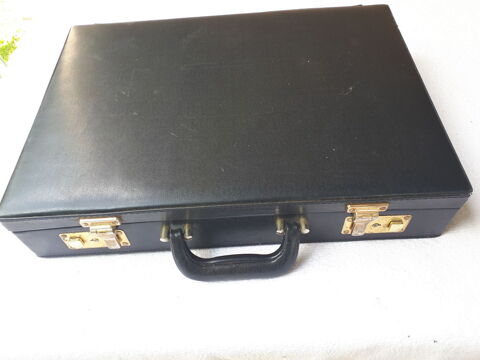Attaché case ou mallette 15 Montigny-Lencoup (77)