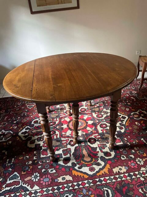 Table ronde diam�tre de 120 cm � 6 pieds, avec 4 rallonges 200 La Baule-Escoublac (44)