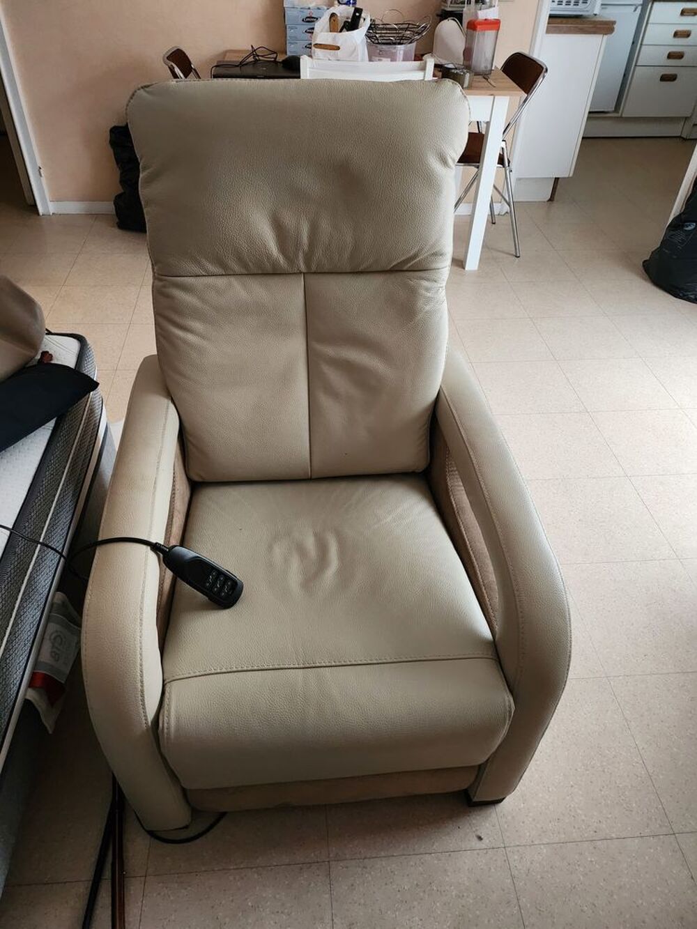 Fauteuil &eacute;l&eacute;vateur &eacute;lectrique moins d'un an Meubles