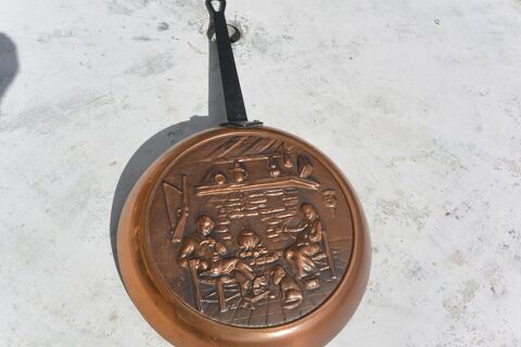 Po�le ancienne en cuivre   Pr�s de la chemin�e   20 Gargenville (78)