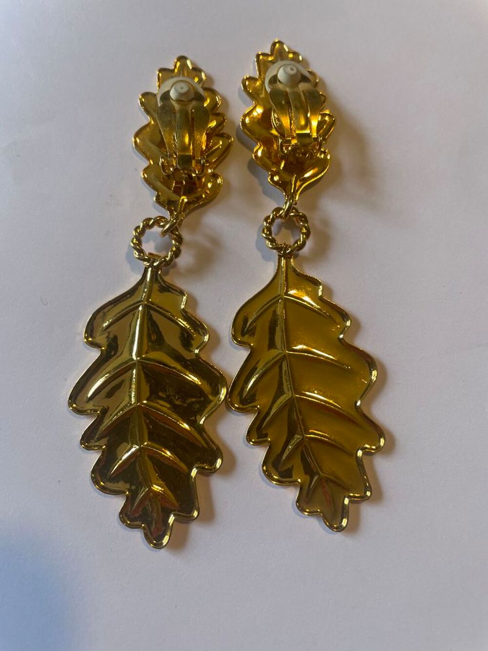 BO clip dor&eacute;e feuille ch&ecirc;ne avec pendant feuille Fressange Bijoux et montres