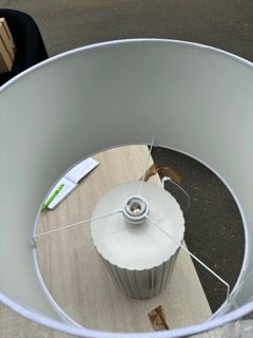 LAMPE BLANCHE Meubles