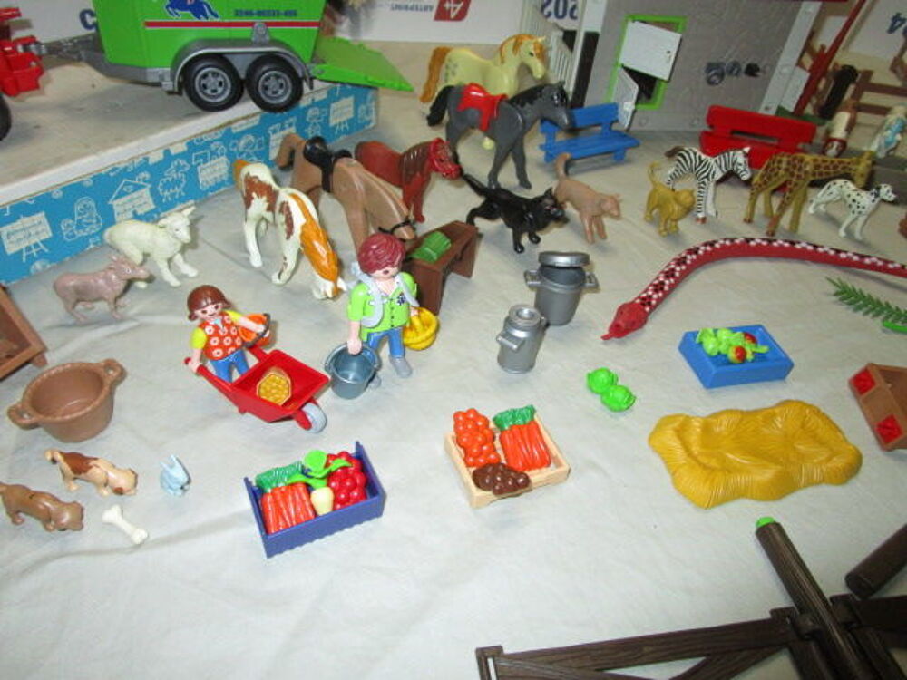 LOT FERME PLAYMOBIL +ACCESSOIRES JEEP+ REMORQUE Jeux / jouets