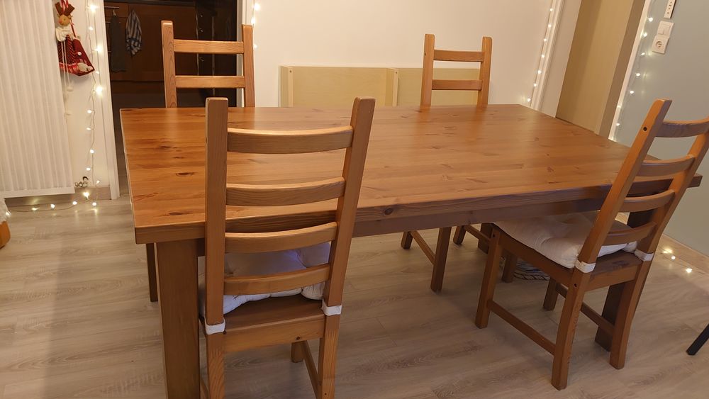 Table &agrave; manger bois 180x100 + 4 chaises 250€ Meubles