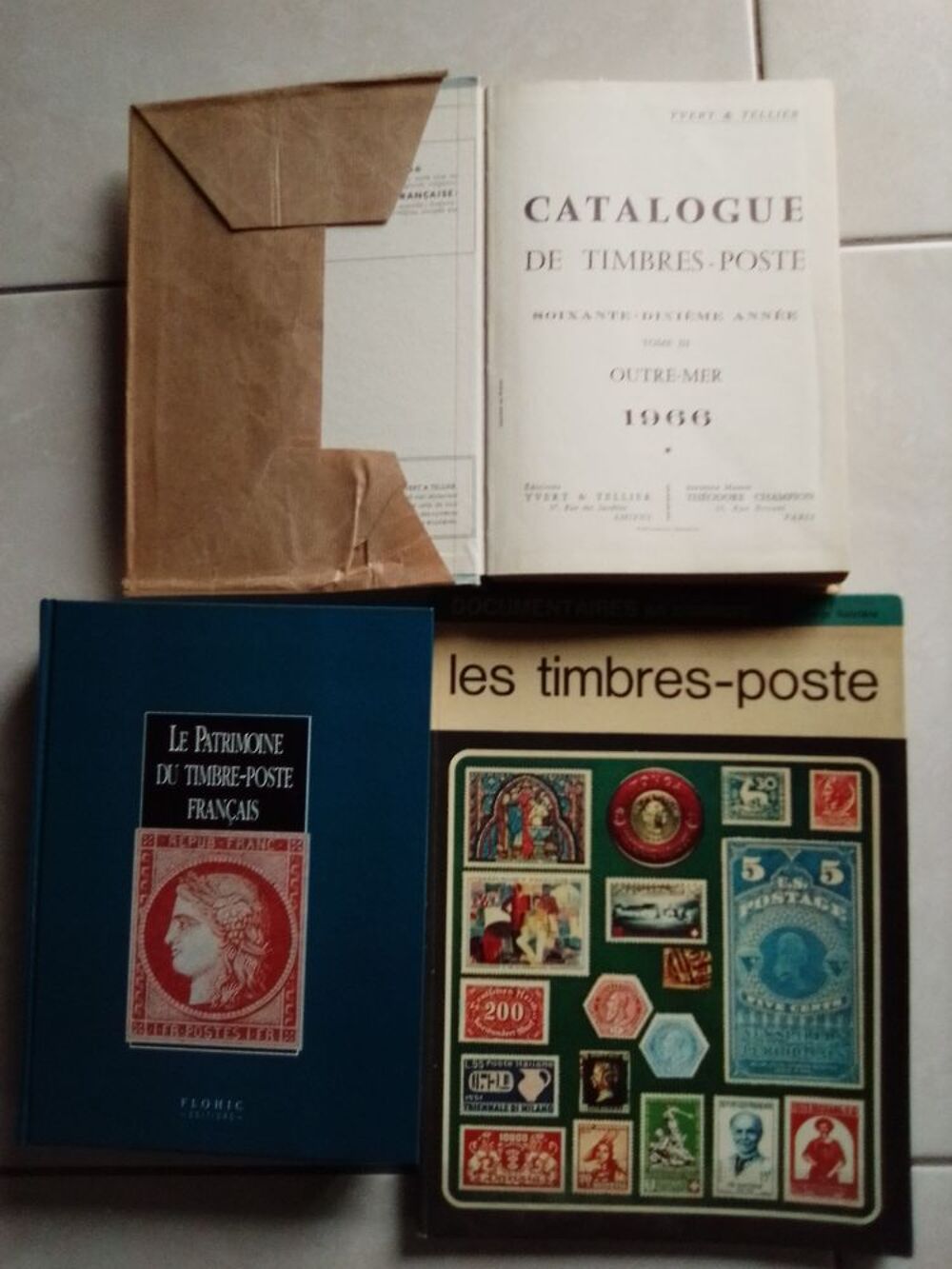 Livres sur les timbres Livres et BD