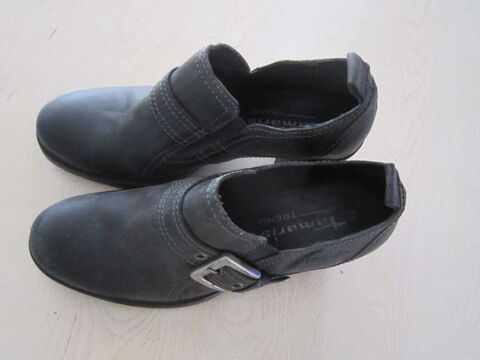 Une paire de bottillons Femme 15 Brignais (69)