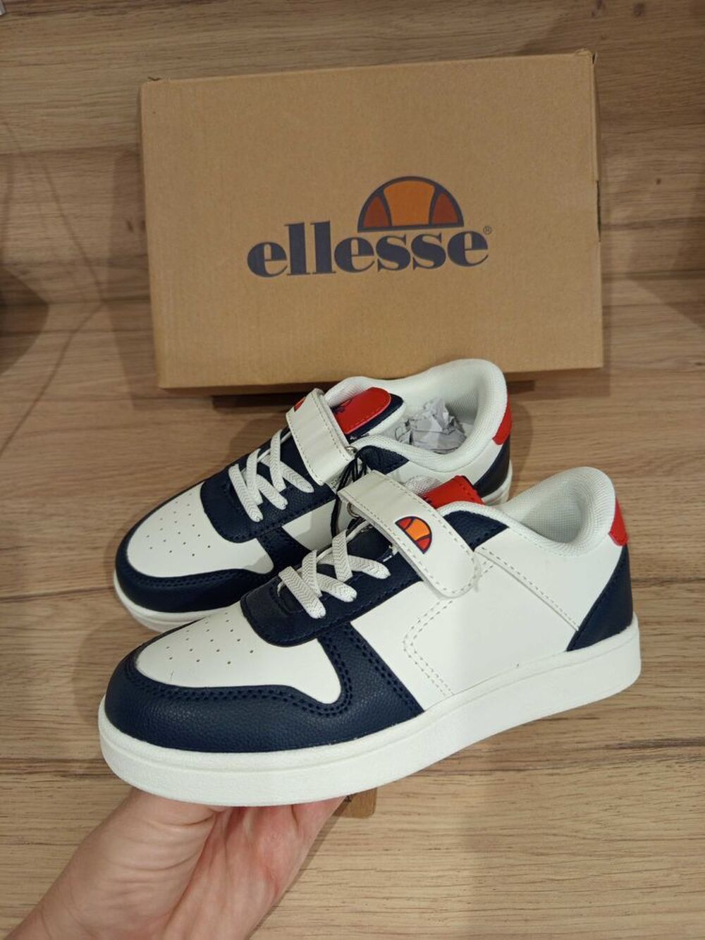 Paire de baskets / sneakers &agrave; scratch Ellesse pointure 34 neuves avec &eacute;tiquettes Chaussures enfants