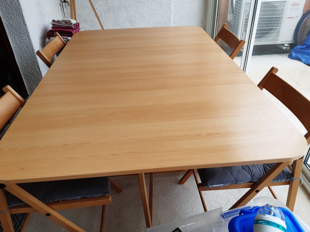 Table avec rallonge et 4 chaises int&eacute;gr&eacute;es Meubles