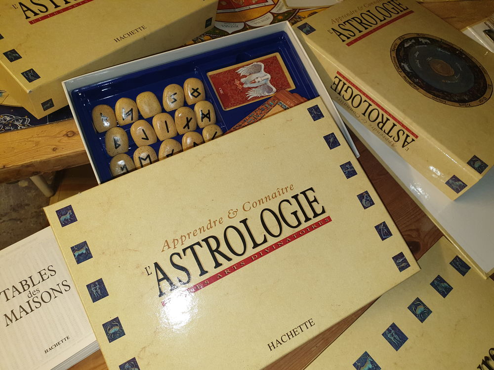 Coffret : Apprendre l'Astrologie, les Runes...... 