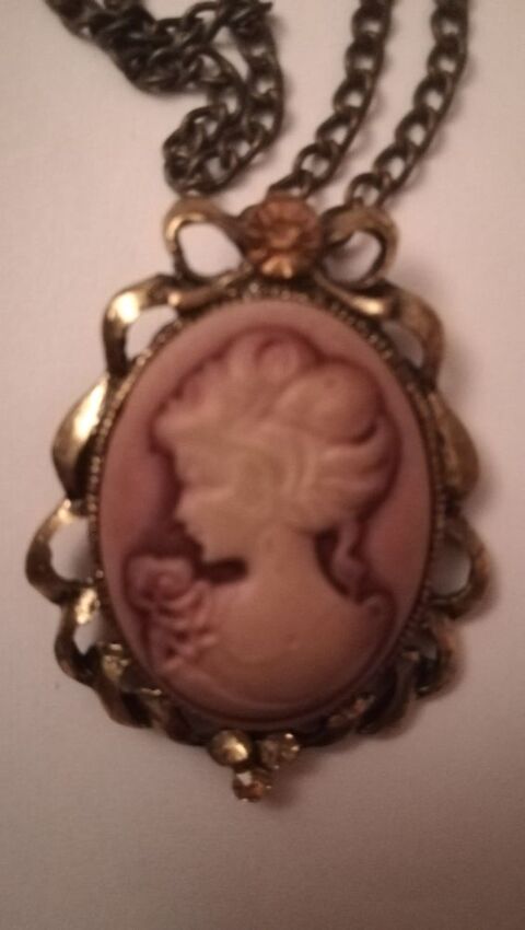 Collier ancienne  0 Apt (84)
