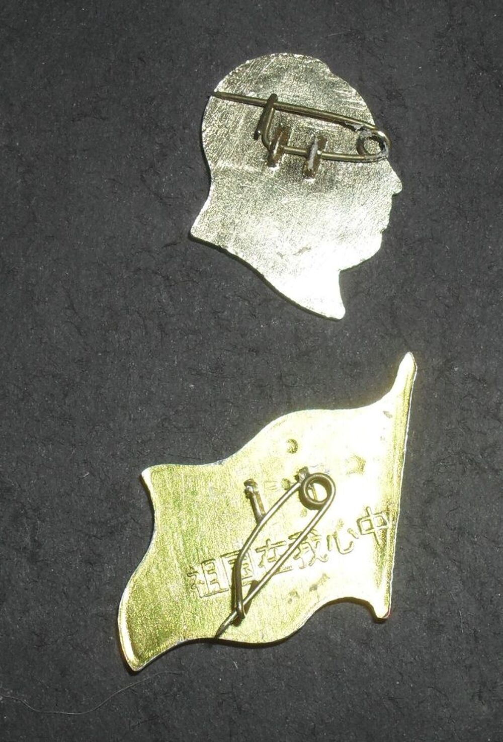 Tr&egrave;s original 2 &eacute;pinglettes de Chine. Bijoux et montres