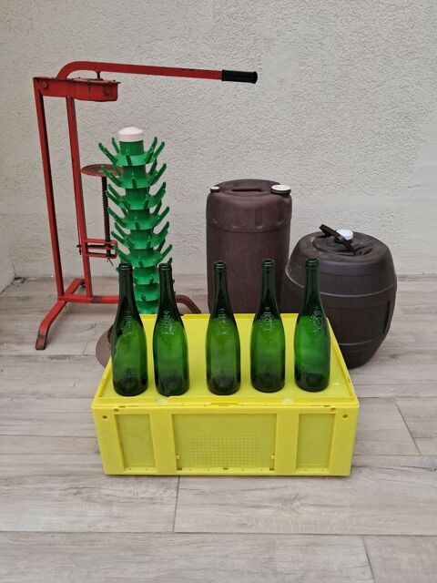 Bouteilles , 2 cubis , boucheuse , 80 Angers (49)