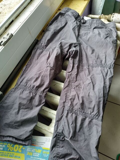 6€ pantalon taille 5ans 
Si vous êtes intéressé 6 Accolay (89)