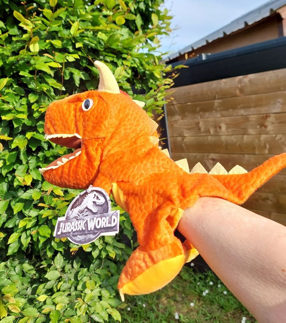 1 ou 2 marionnettes " JURASSIC World Jeux / jouets
