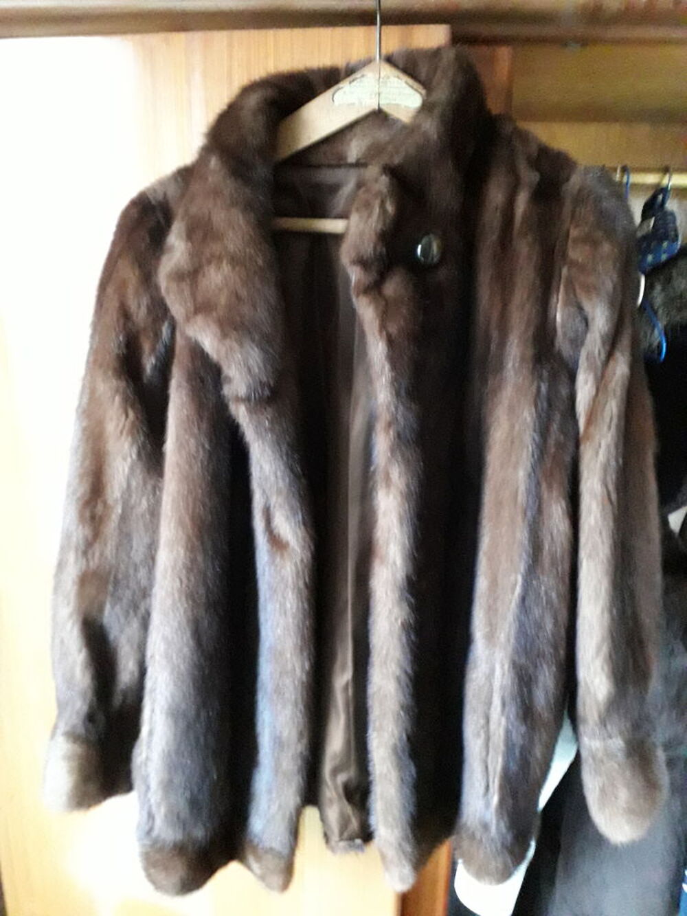 une veste en vison un manteau rat du canada peu port&eacute; Vtements