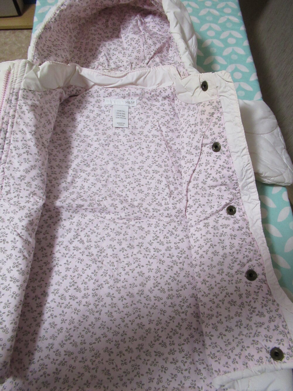 Doudoune rose p&acirc;le &agrave; capuche taille 6 mois Vtements enfants
