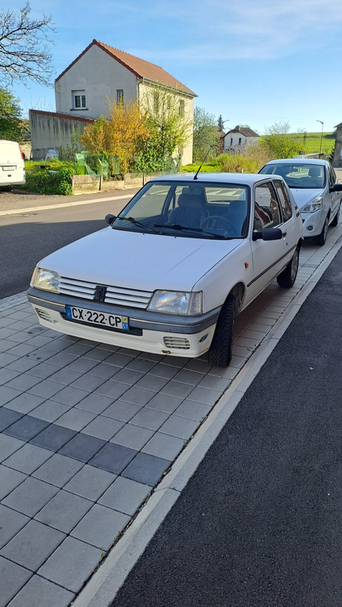 Peugeot 205 1.7 D Sacr&eacute; Num&eacute;ro