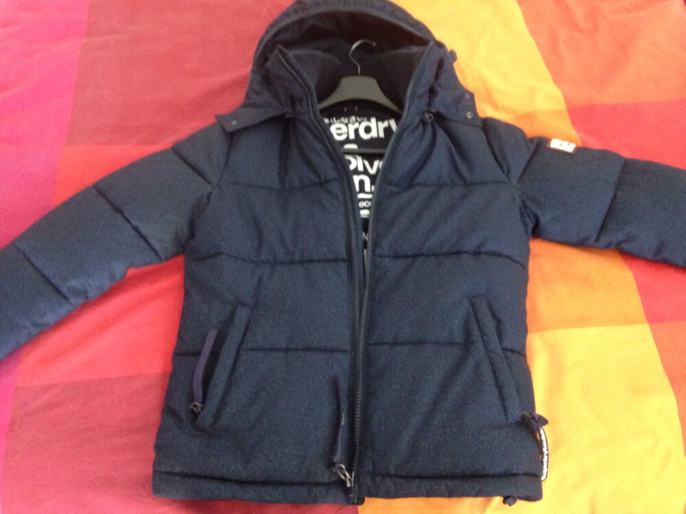 manteau SuperDry taille m&eacute;dium excellent &eacute;tat tr&egrave;s peu port&eacute; Vêtements
