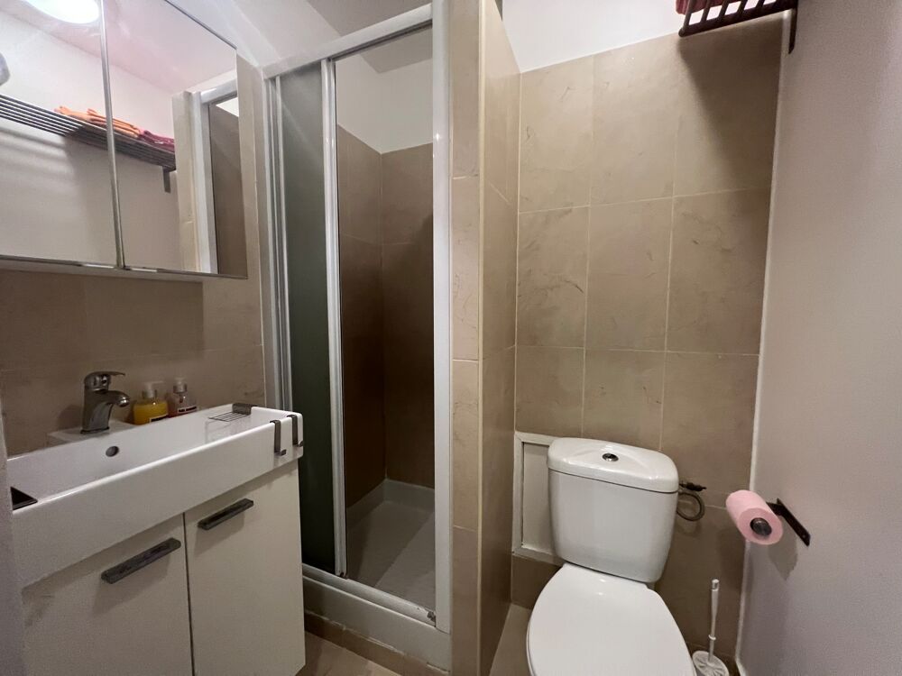 Location Appartement Studio 2 pas des plages golfe Juan facile accessible Sophia. Vallauris