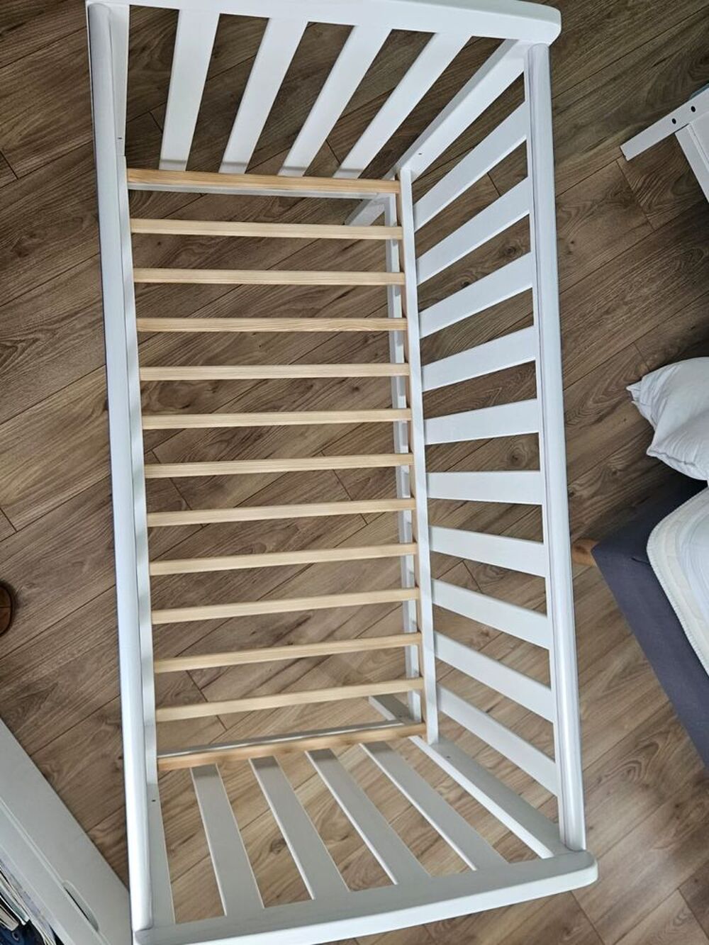 Lit b&eacute;b&eacute; blanc en bois Mobilier enfants
