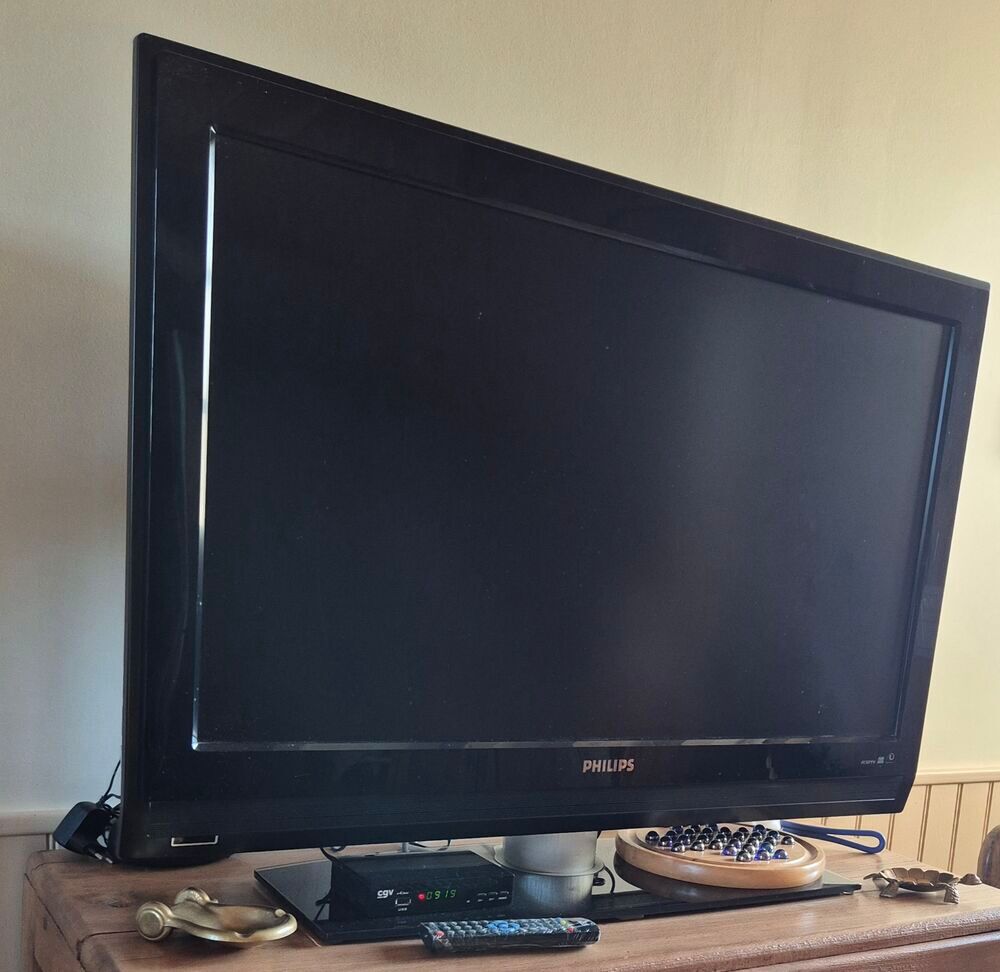 t&eacute;l&eacute;vision Philips 37"94cm avec son bo&icirc;tier TNT 
Photos/Video/TV