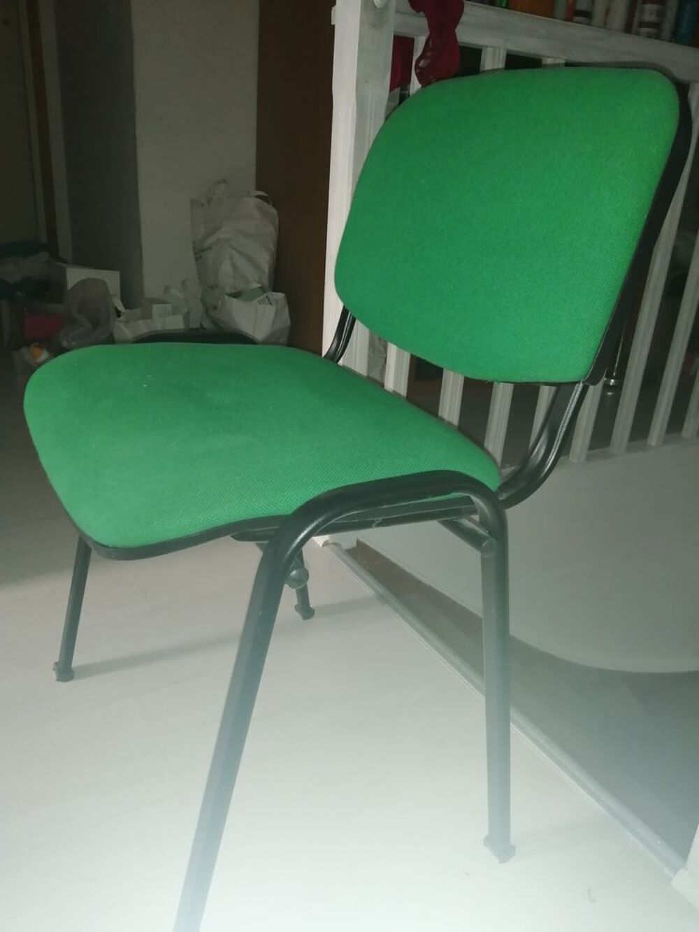 LOT DE 2 CHAISES en m&eacute;tal noir/tissu vert Meubles