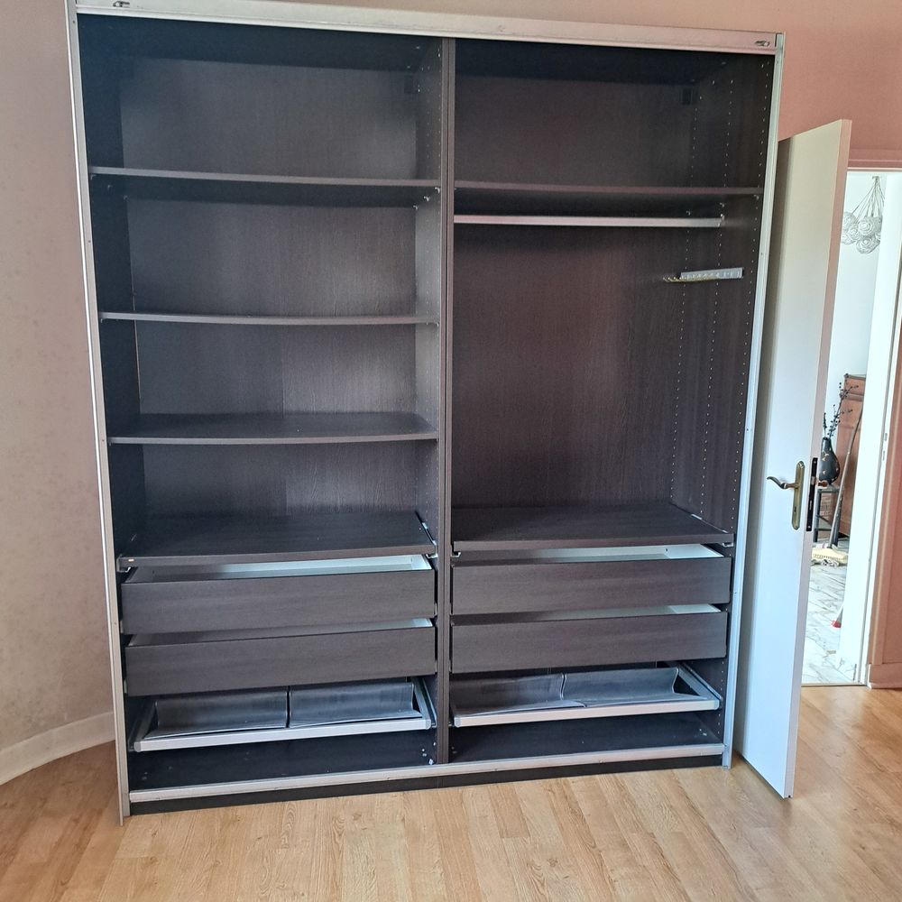 Dressing grande capacit&eacute; de qualit&eacute; bon &eacute;tat Meubles