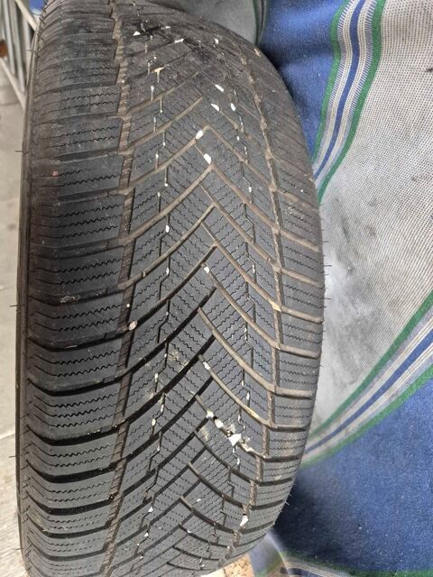 Pièces et équipements Voiture Pneu voiture - roue  occasion Besançon 25000