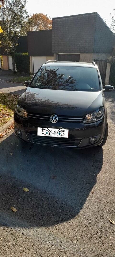 Volkswagen touran ma   en bon état. Si vous ê