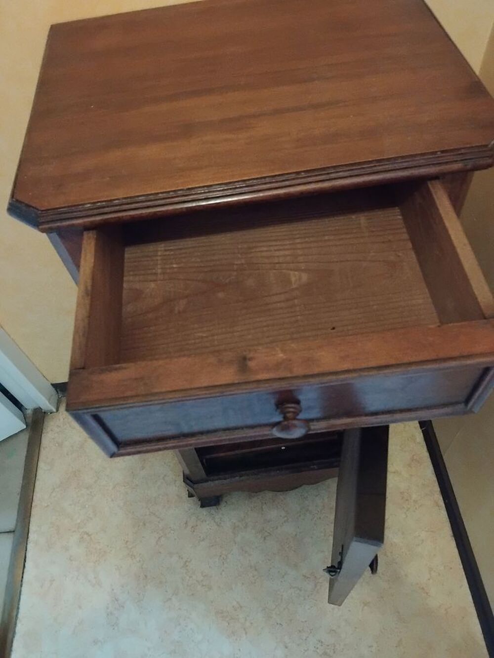 Petite table de nuit Meubles