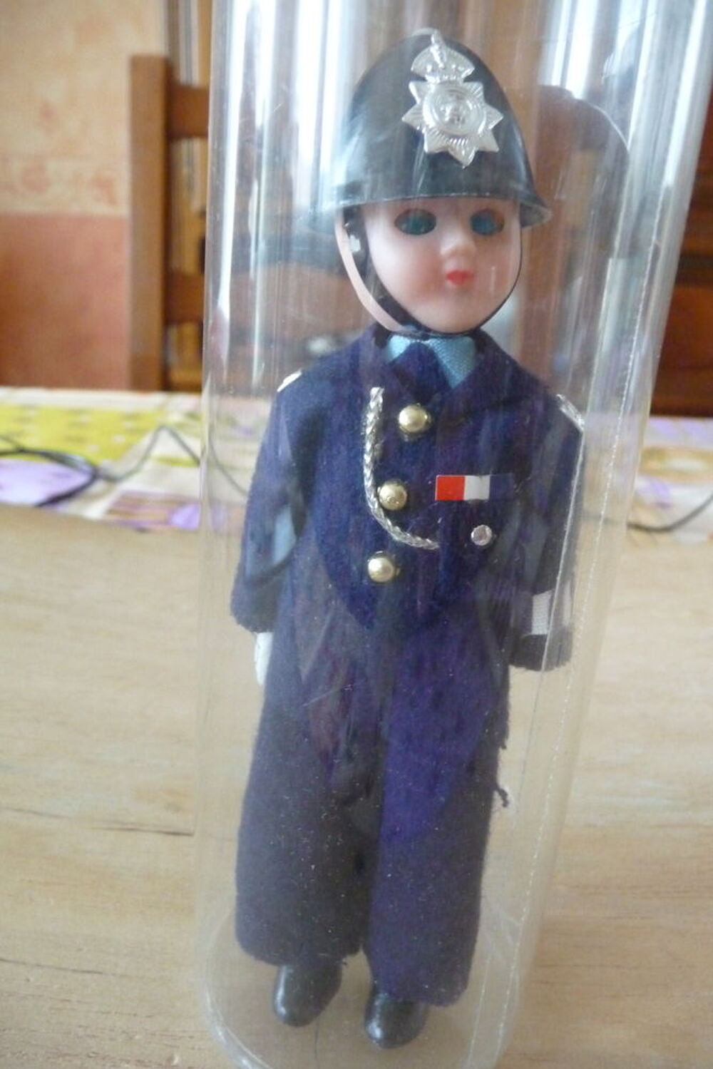 POUPEE BOBBY ANGLAIS DE 20 CM DANS BOITE PLASTIQUE 