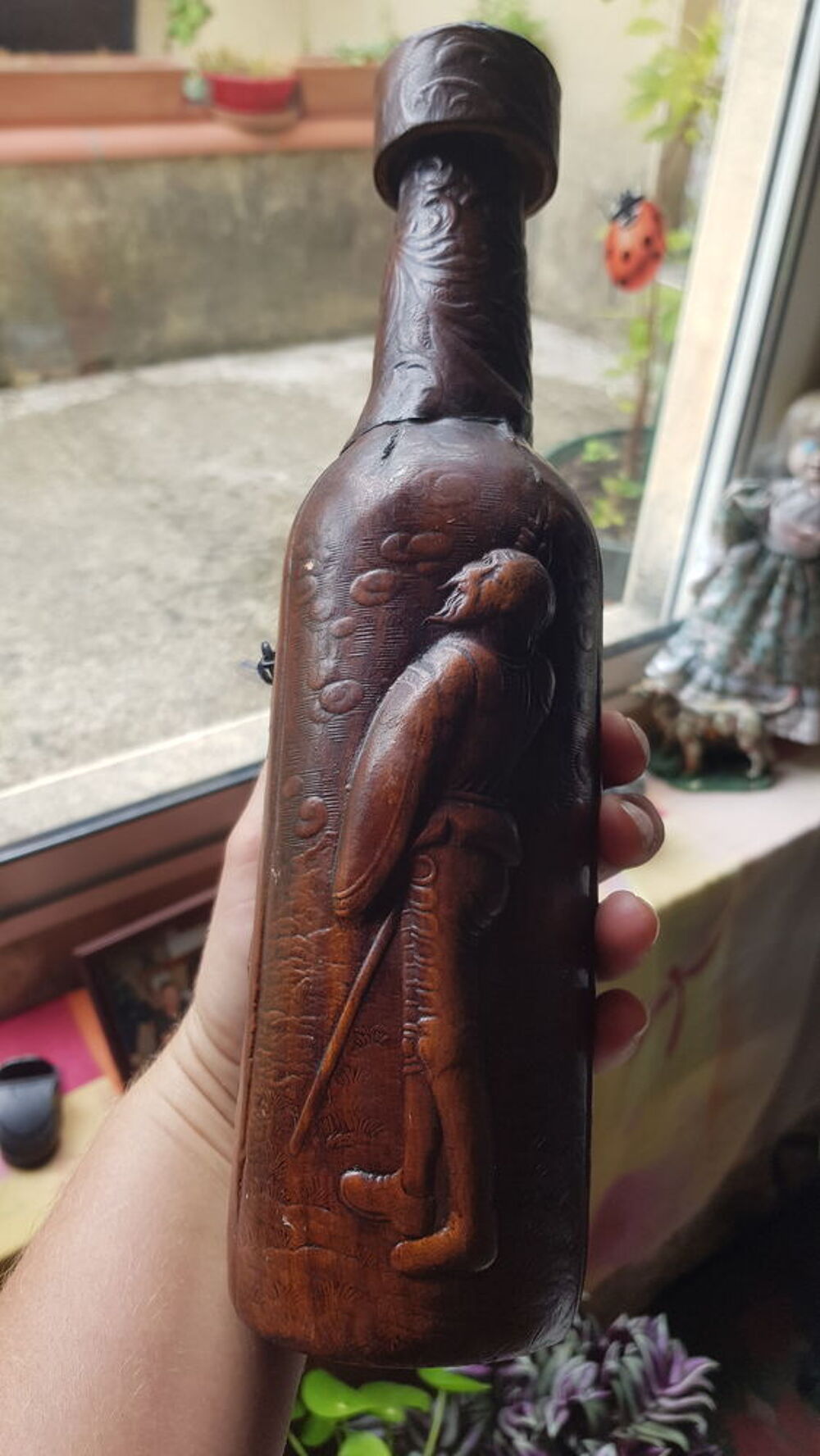 Bouteille cuir emboss&eacute; 