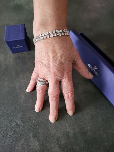 parure SWAROVKI 200 Le Grau-du-Roi (30)