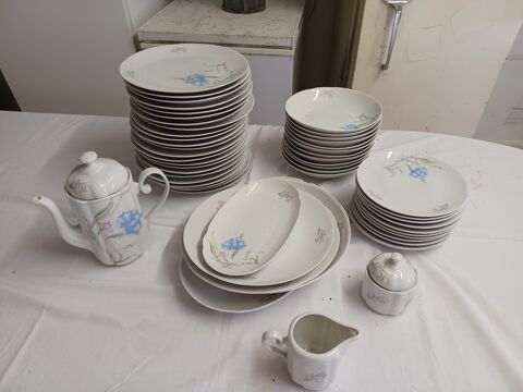 Service de vaisselle en porcelaine � fleurs 30 R�aux (17)