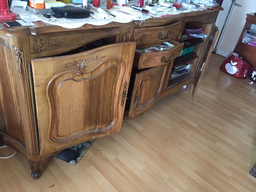 a saisir un buffet ancien Meubles