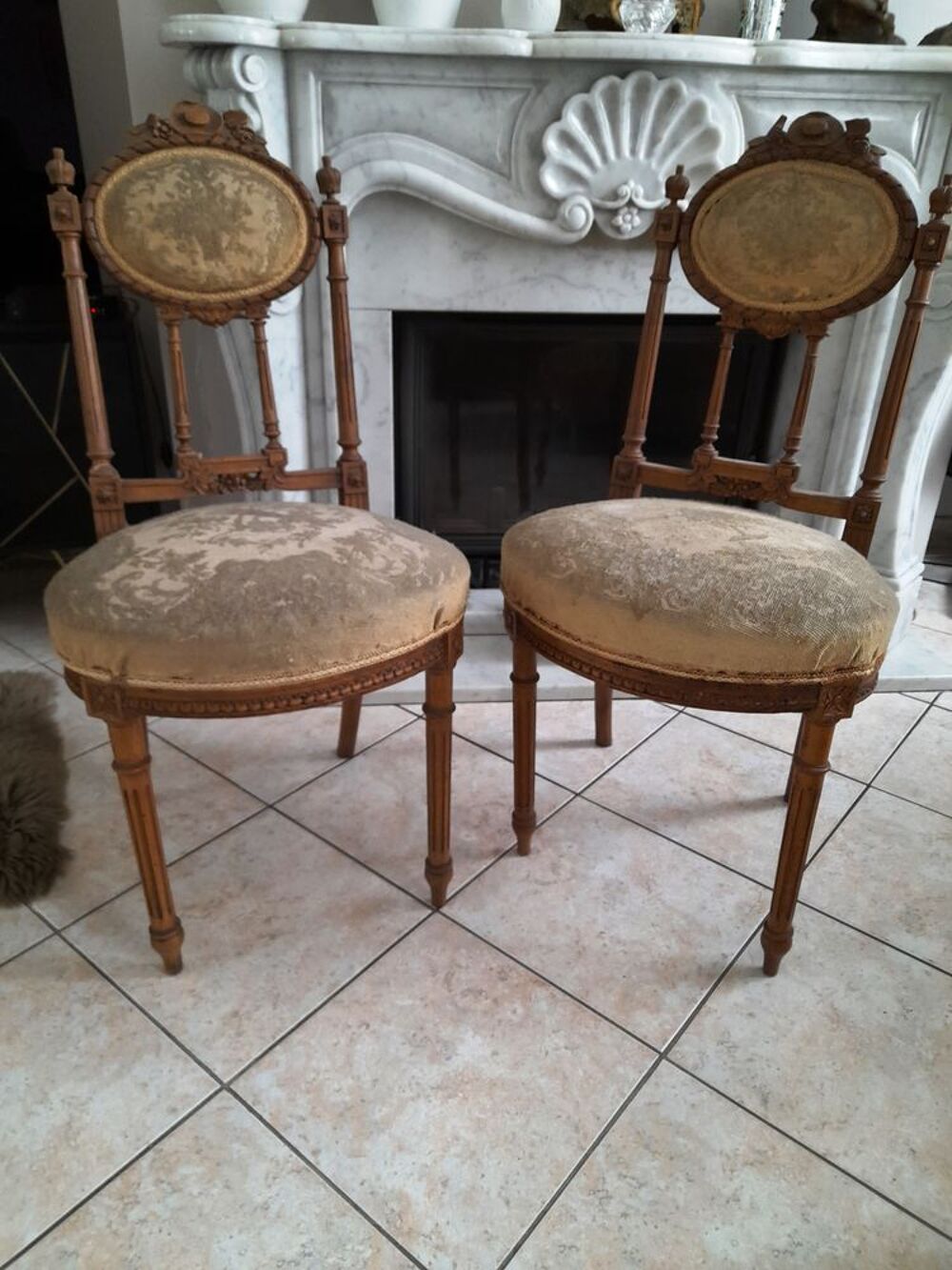 2 CHAISES STYLE LOUIS XVl 
Meubles