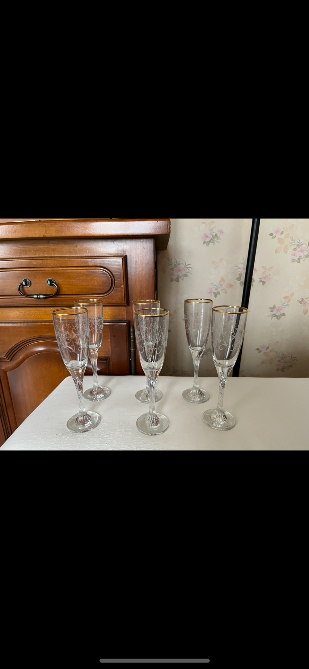 6 fl&ucirc;tes de champagne MURANO
Pieds torsad&eacute;s
Liser&eacute; or Cuisine